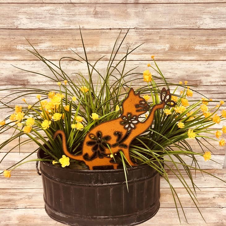 Cat Rusty Metal Yard Stake