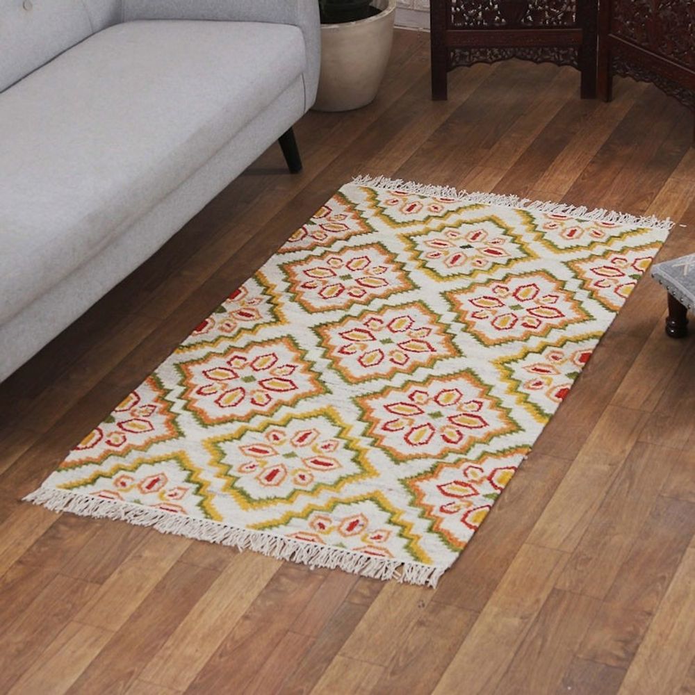 Traditional Floral Handloomed Wool Area Rug from India 3x5 'Floral Boom'