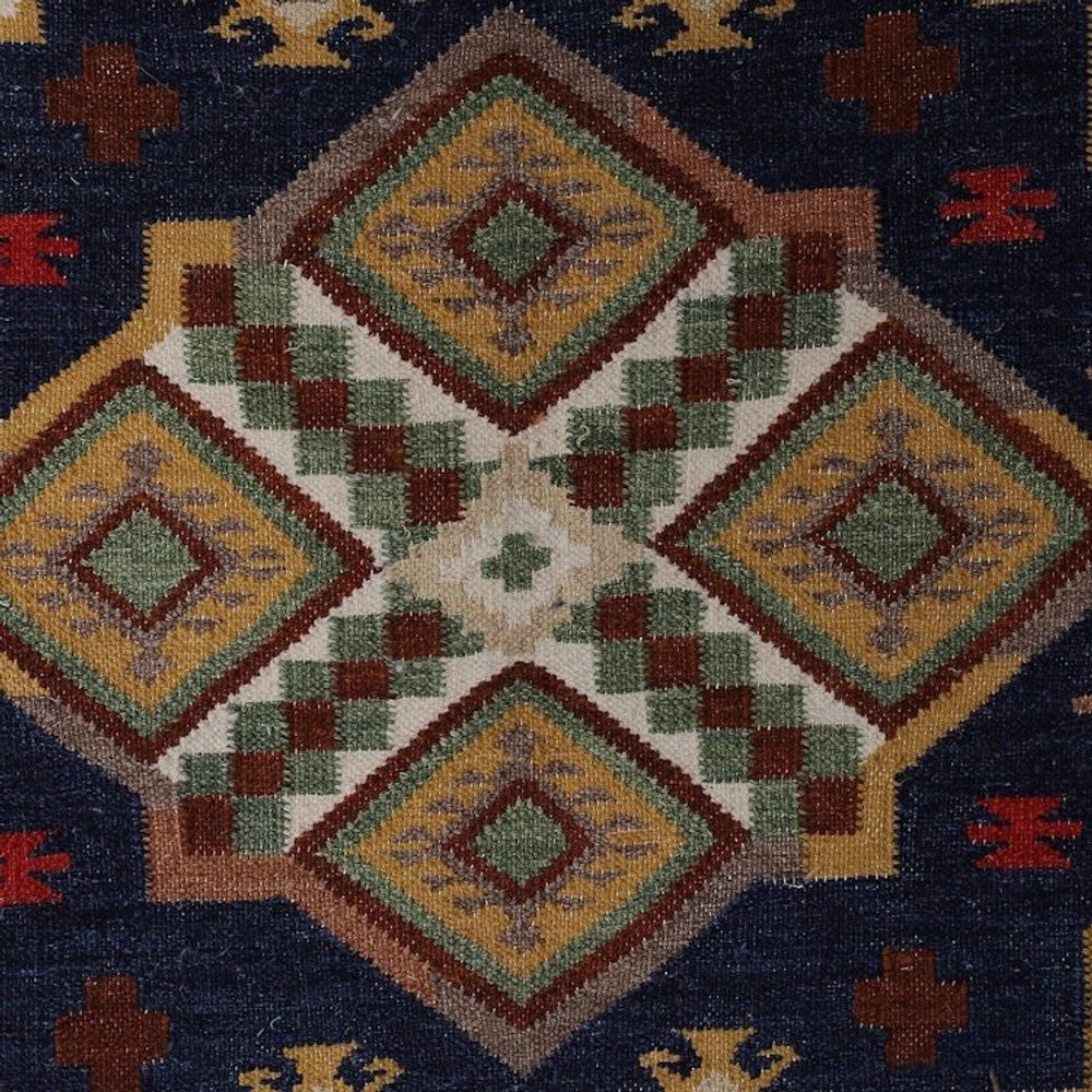Classic Geometric Strawberry and Navy Wool Area Rug 4x6 'Striking Symmetry'