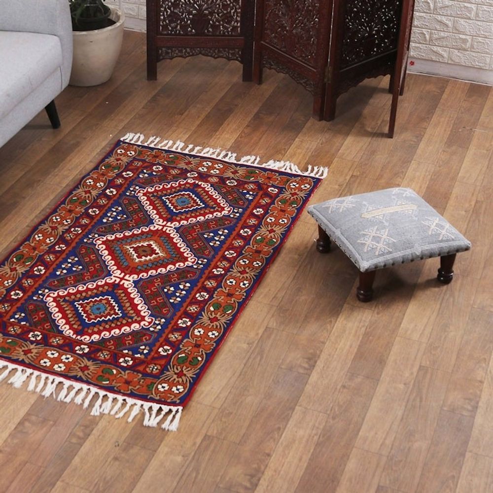 Handcrafted Classic Geometric Chain-Stitched Wool Rug 3x5 'Floral Festivity'