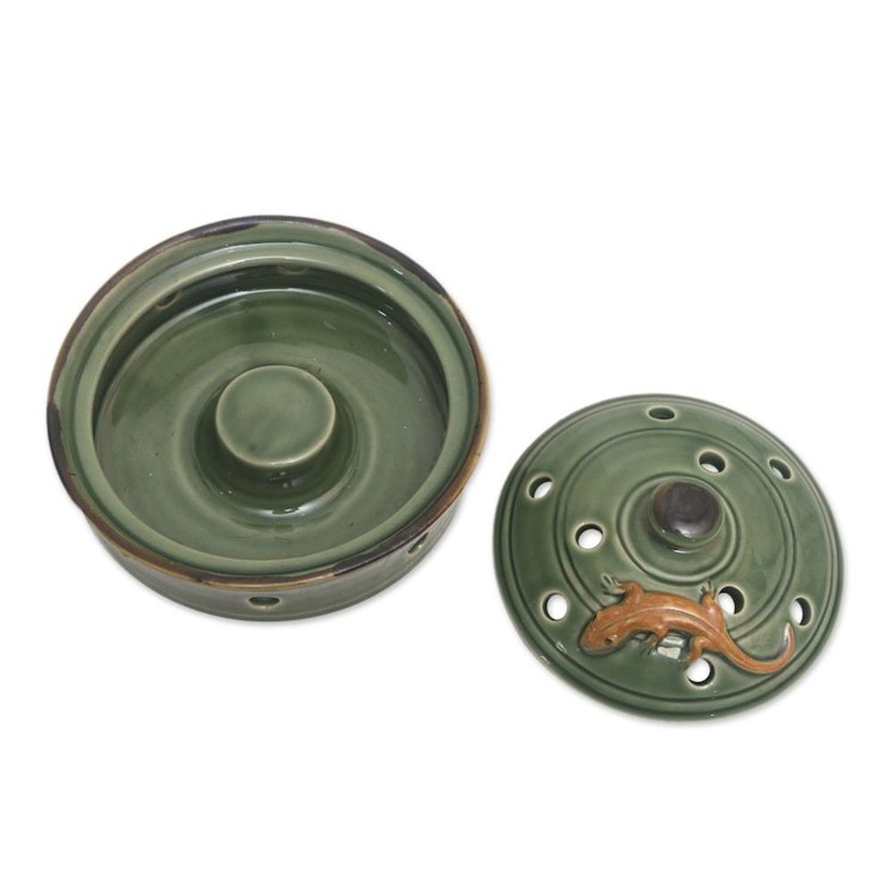 Green Handmade Lizard-Themed Porcelain Mosquito Coil Holder 'Lizard with Polka Dots'